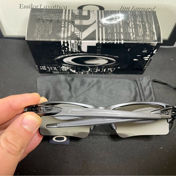 Oakley Flak 2.0 Sunglasses with accessories - Picture 5 of 16